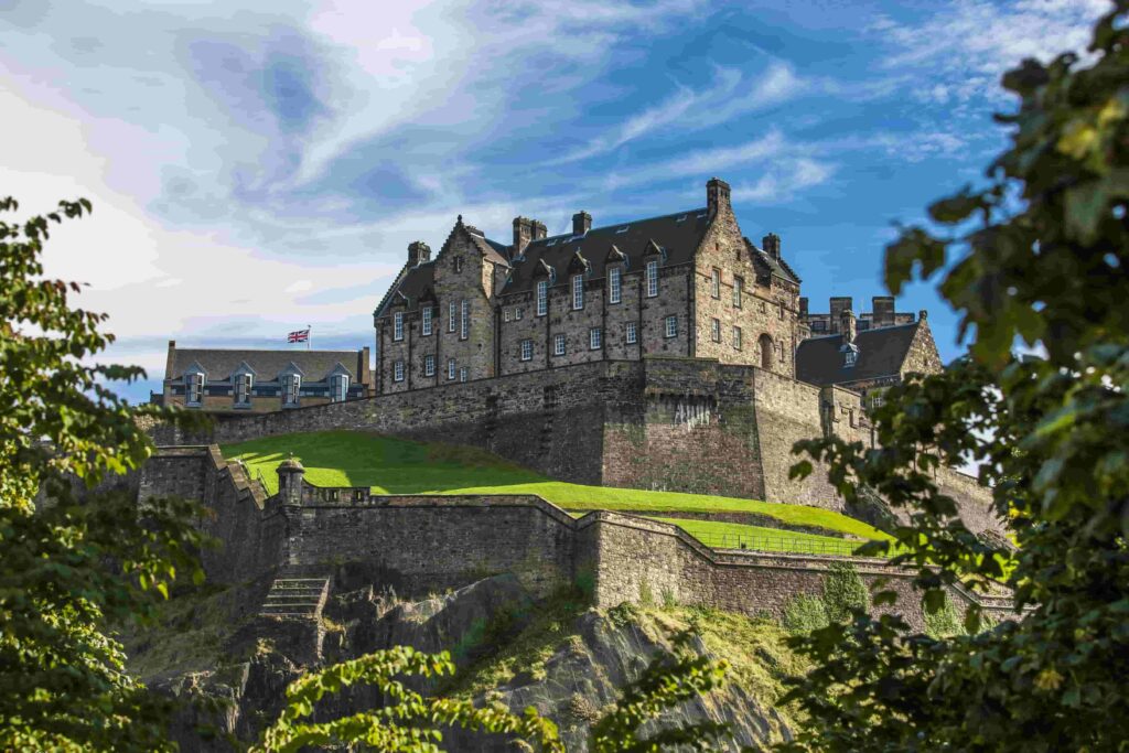 top 10 places to visit in UK Edinburgh Castle